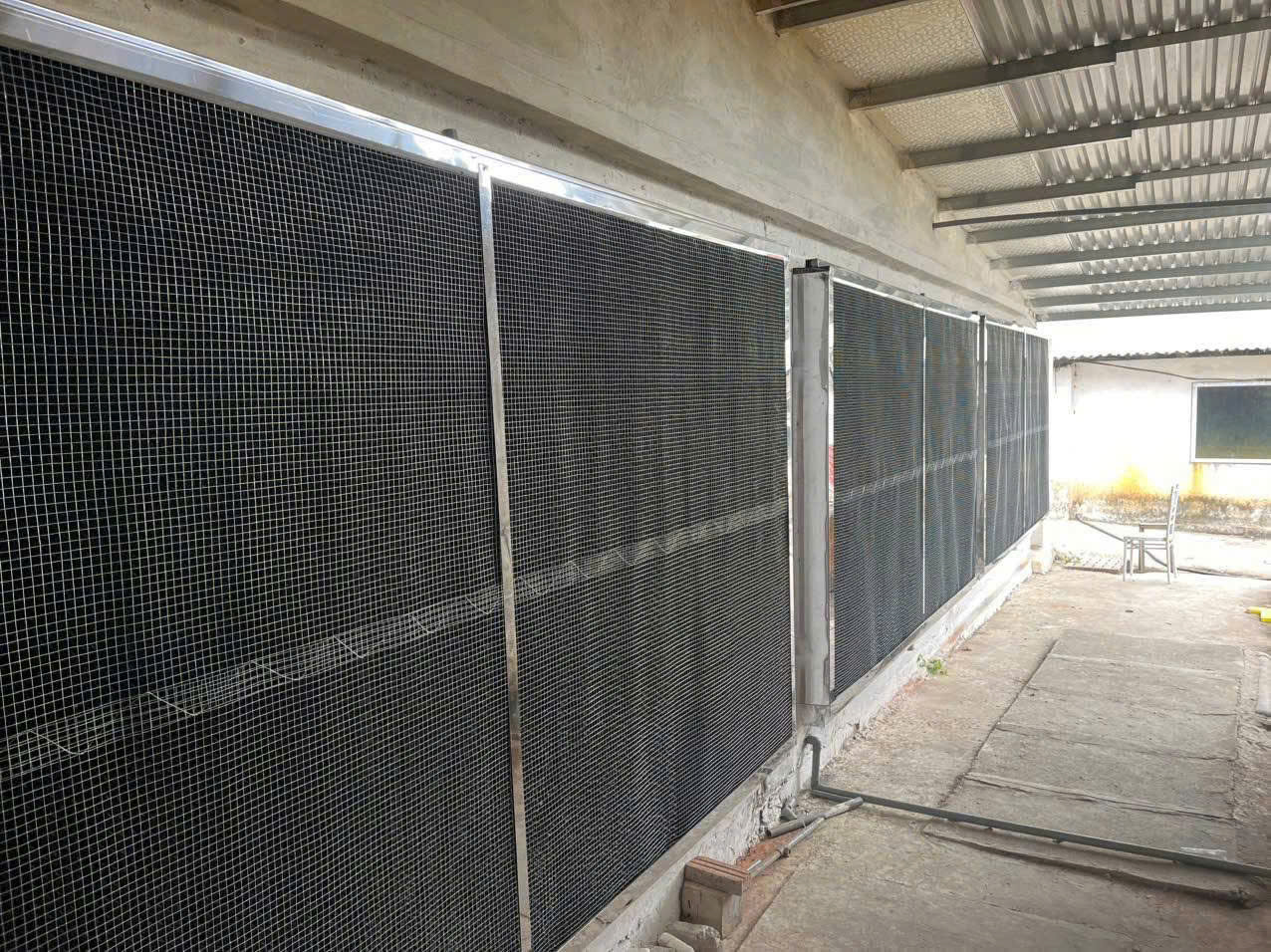 lắp đặt hệ thống làm mát bằng tấm cooling pad