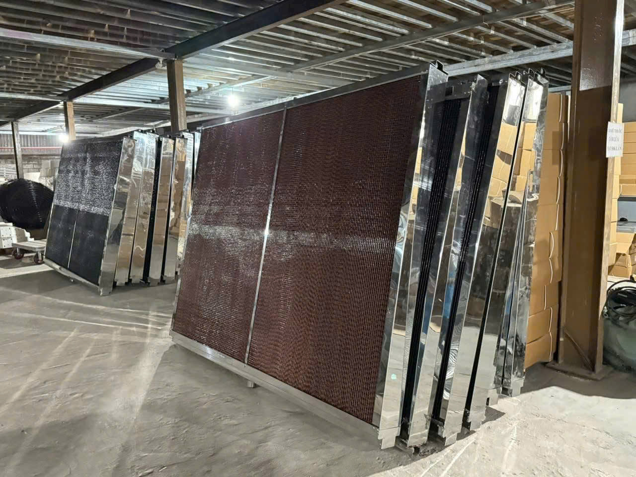 thi công hệ thống làm mát bằng tấm cooling pad