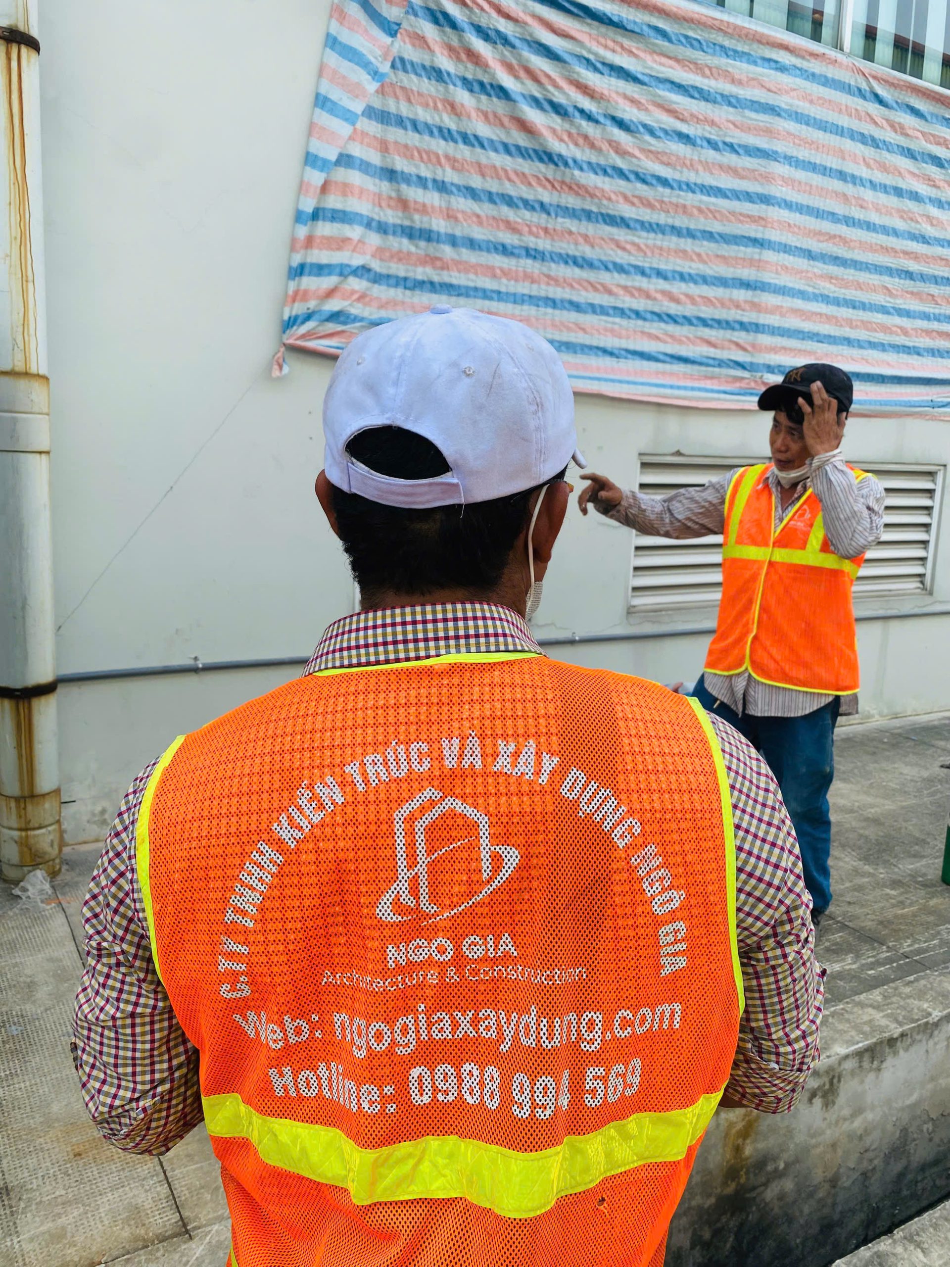 thi công sơn nhà