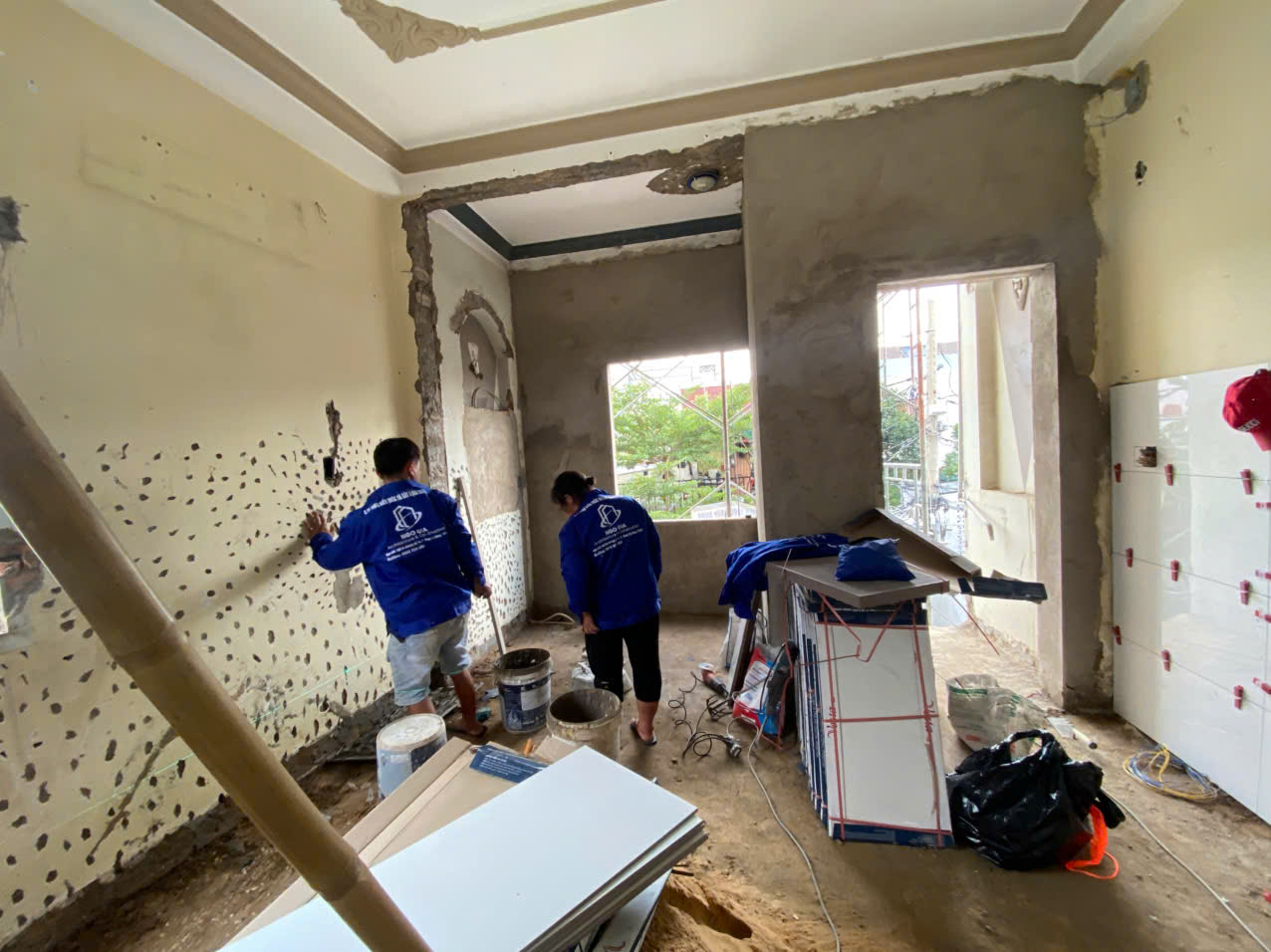 ốp gạch tường chống bám bẩn